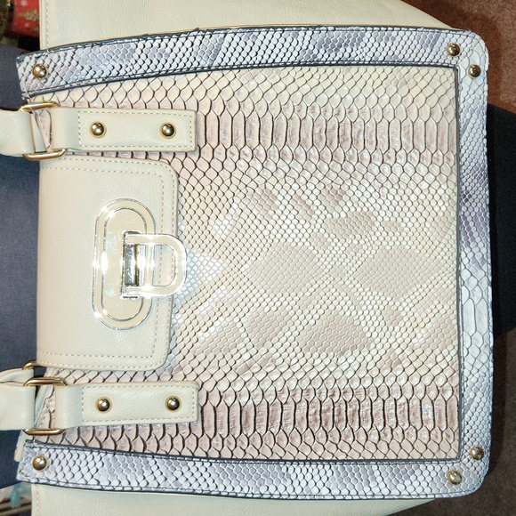 Vieta Purse - Picture 2 of 7